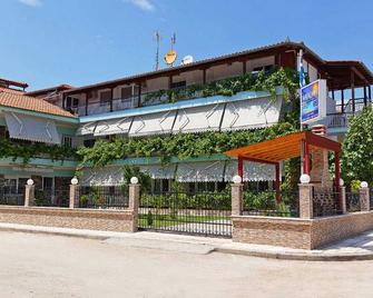 Artemis Apartments - Paralia Dionisiou - Edificio