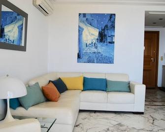 Stunning Penthouse with panoramic views of Eze Village and the French Riviera - Eze - Living room