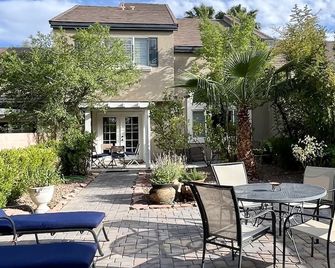 Quiet, gated exclusive private executive 3 bedrooms house.Pool, club house. - 拉斯維加斯 - 天井