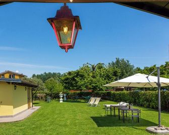 B&B Il Giardino dei Poeti and Apartaments - Lucca - Patio