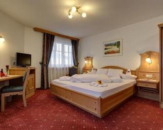 Hotel Garni Schneider - Lutago - Bedroom