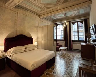 Numa Florence Palazzo San Niccolò - Florence - Bedroom