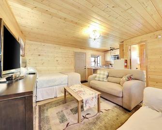 Fox Creek Cottage - Panguitch - Living room
