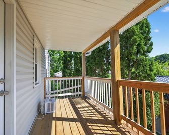 Newly Renovated Middletown Home - Middletown - Balcony