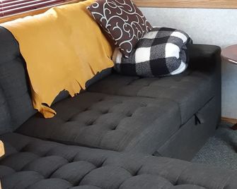 Peace and Quiet - Lac La Biche - Living room