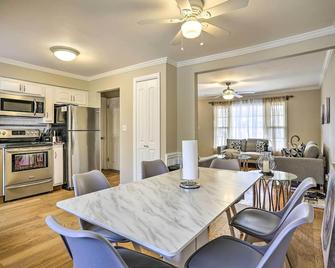 Long Island Apt w/ Shared Yard, Near Golfing! - East Meadow - Dining room