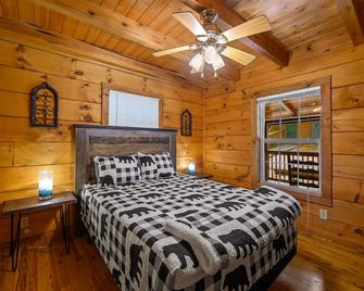 Gypsy Road | Secluded Wears Valley Cabin with Hot Tub, Arcade & Pool Access - Pigeon Forge - Habitación