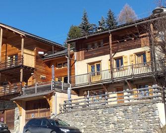 Flat 30m ² 2 people full south with terrace. at 2040 meters. - Saint-Véran - Bâtiment