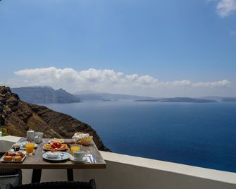 Strogili Traditional Houses - Oia