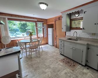 Lake Sunapee, Cozy, Lakefront - Affordable - 4 Season - Cottage - Newbury - Cocina