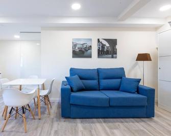 Apartment With Balcony - Betanzos - Sala de estar