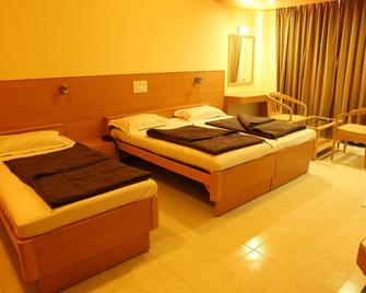 Hotel Ravi Kiran - Alibag - Bedroom
