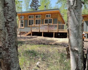 Charming And Secluded North Shore Cabin Two Miles From Grand Marais - Grand Marais - Building