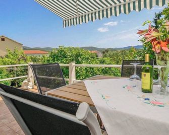 Holiday Home Loviste - Lovište - Balcón