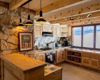 Grand chalet convivial avec sa piscine intérieure - Le Bouchet-Mont-Charvin - Cocina