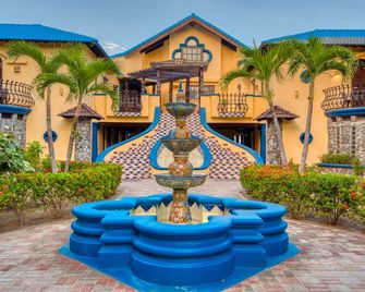 Caribe Tesoro - Coxen Hole