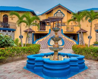 Caribe Tesoro - Coxen Hole