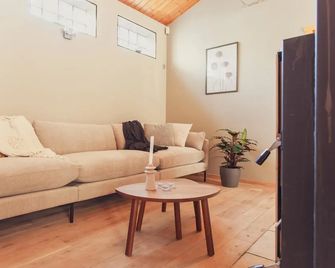 8p 4b Authentic House With Playroom And - Bilzen - Wohnzimmer
