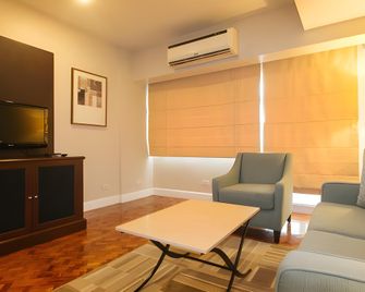 RedDoorz Premium @ The Residences Olympia Makati - Makati - Living room