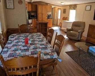 Entire residential home on 3 acres in quiet neighborhood, Clemson/Liberty area - Liberty - Dining room
