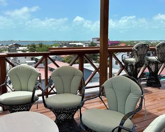 Sandbar Beachfront Hotel & Hostel Restaurant - San Pedro Town - Parveke