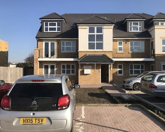 Rc Airport Rooms - Staines-upon-Thames - Edificio