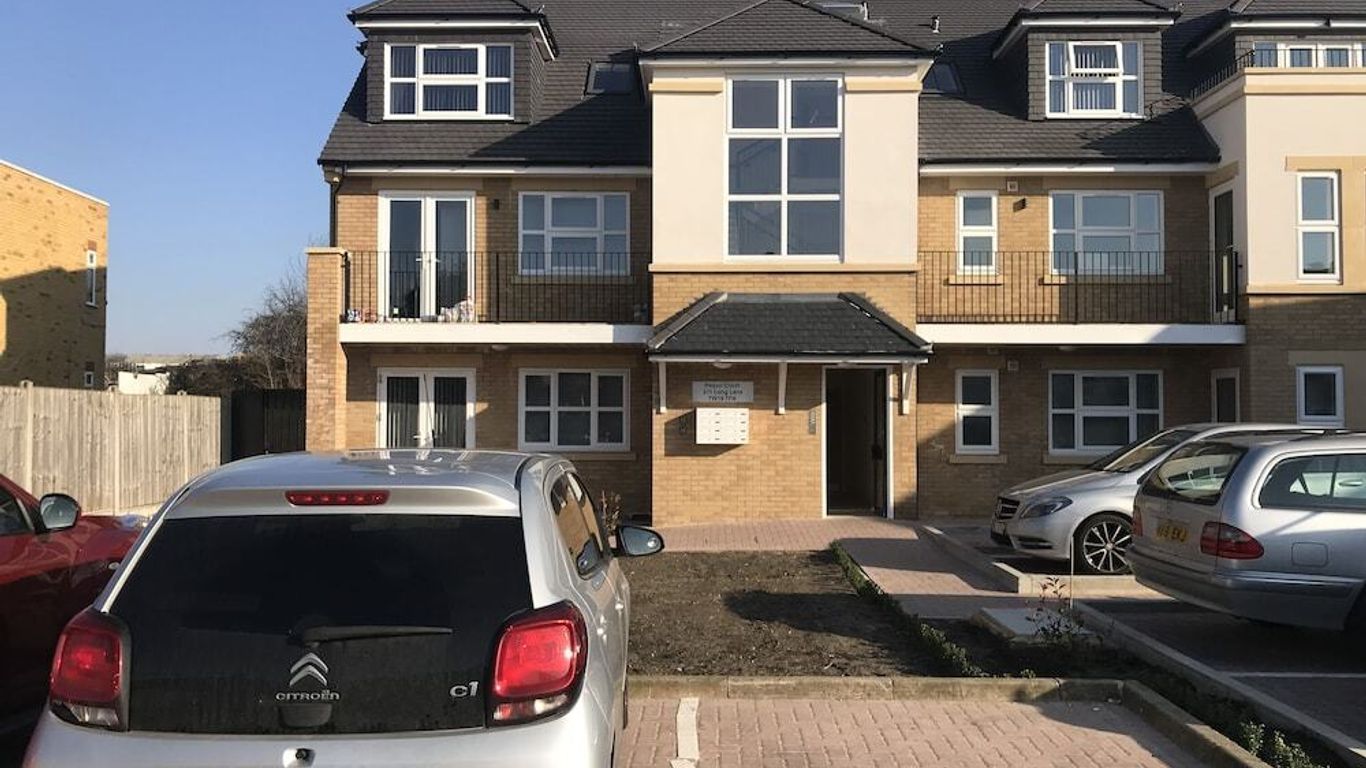 Heathrow Ensuite Rooms- Auto check in