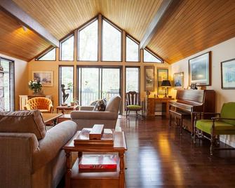 Cole's Bay Vacation Retreat Library Room - North Saanich - Sala de estar