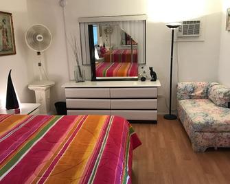 Oceanfront Apartment on Private Sandy Beach | Kayaks & Sandbar! - Marathon - Bedroom