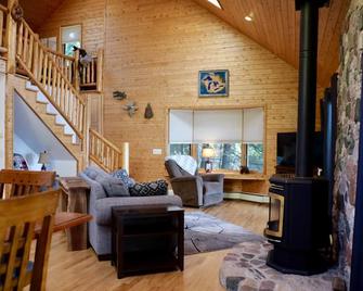 Shore Thing with Bunkhouse on Drummond Island - Drummond - Sala de estar