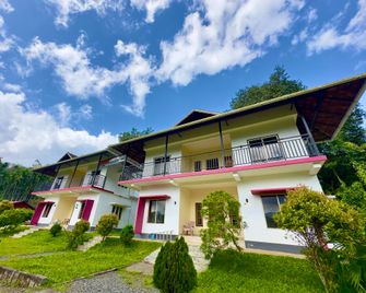 Karlad Lake Palace Waterfront Resort - Tariyode - Edificio
