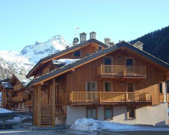 Sunny, comfortable and quiet - La Thuile - Edificio