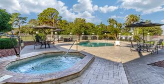 克利爾沃特斯利普酒店 - 清水 - 清水城（佛羅里達州） - 游泳池