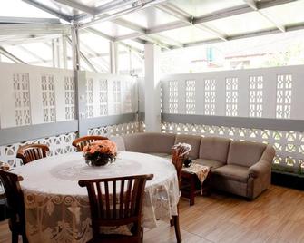 Kiara Hills Vila Pangandaran - Batukaras - Comedor