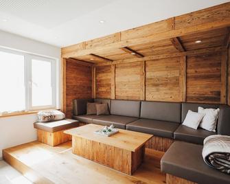 Land-gut-Hotel Landgasthof zur Rose - Ehingen - Living room