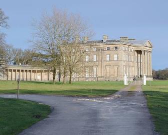 Pepperpot Lodge - Burlton - Building
