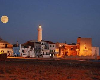 Adelaide house in the heart of Punta Secca five meters from the beach - Santa Croce Camerina - Edificio