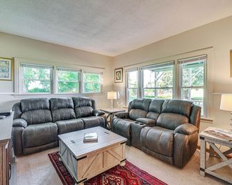 2 Mi to Oak Grove Racing and Gaming Home on 1 Acre - Oak Grove