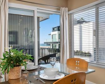 Fall Specials!! Oceanpier View Ac Parking! - Newport Beach - Dining room