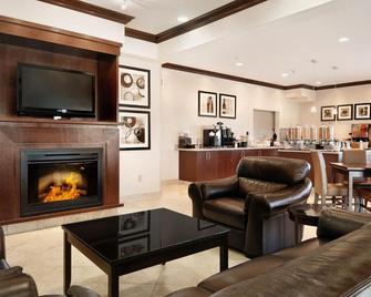 Tisdale Canalta Hotel - Tisdale - Living room