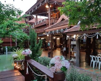 Montri Resort Donmuang Bangkok - Banguecoque - Pátio