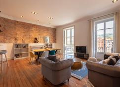 Old Town VII Apartment By Aston Rentals - Bilbao - Living room