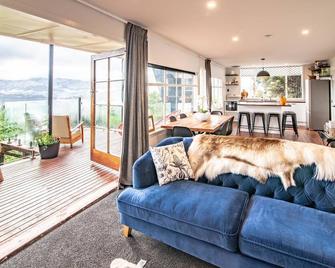 The Grandstand - French Farm Holiday Home - Akaroa - Living room