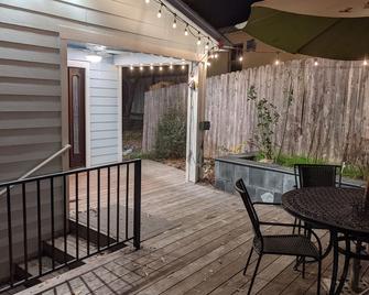 Furnished 1 bedroom above garage, Deck, A/C, downtown Placerville. - Placerville - Patio