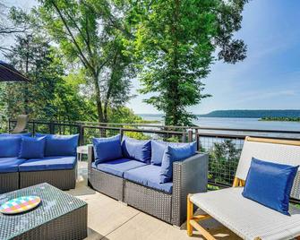 Maiden Rock Cottage with Fire Pit and Lake Pepin Views - Maiden Rock - Balcón