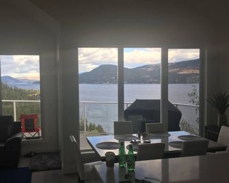 Spectacular Lakeview home at La Casa Cottages located on Lake Okanagan - Fintry - Dining room