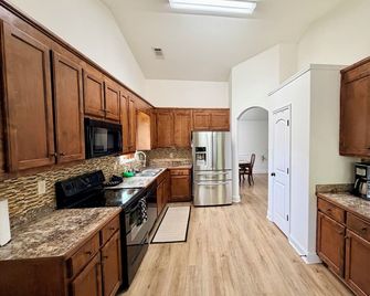 Spacious 4-bedroom house in enjoyable Winder - Winder - Cocina