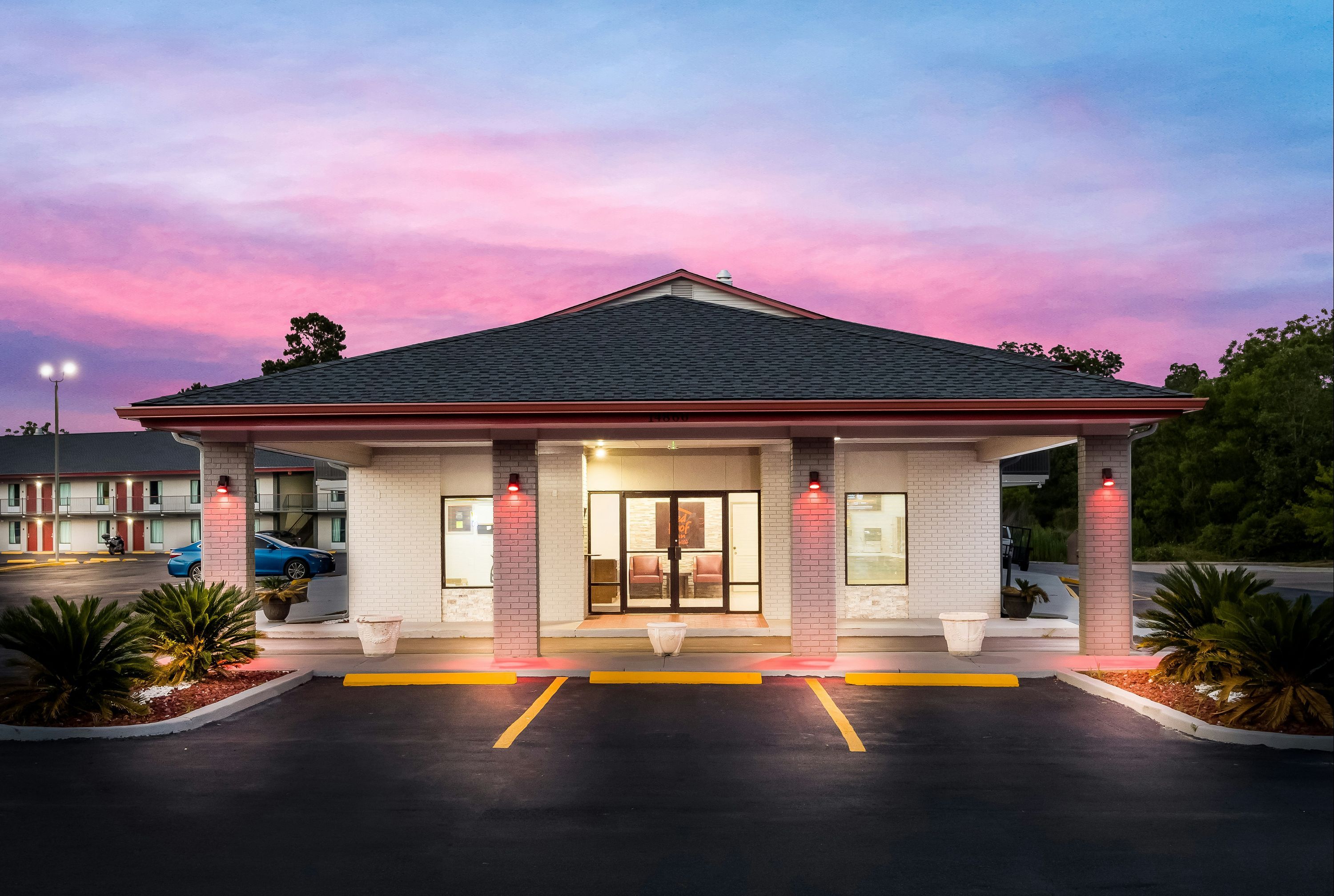 Red Roof Inn & Suites Thomasville - Thomasville - Edificio