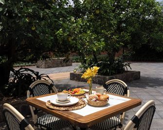 Hotel Ibarra 14 - פצקוארו - פטיו