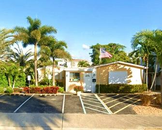 Atlantic Hideaway - Delray Beach - Front desk